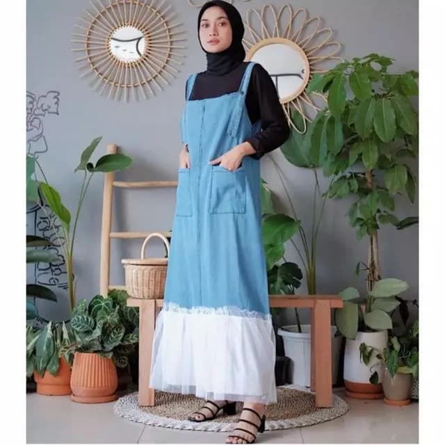 17. Overall Jeans
